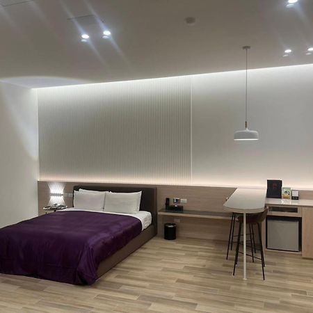 Chateau Boutique Motel Taichung Bagian luar foto