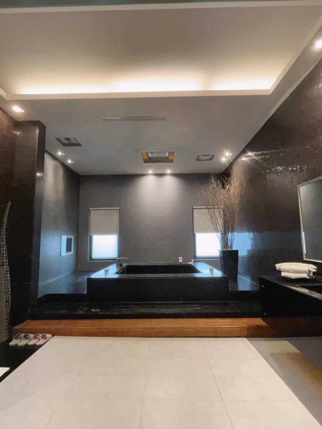 Chateau Boutique Motel Taichung Bagian luar foto