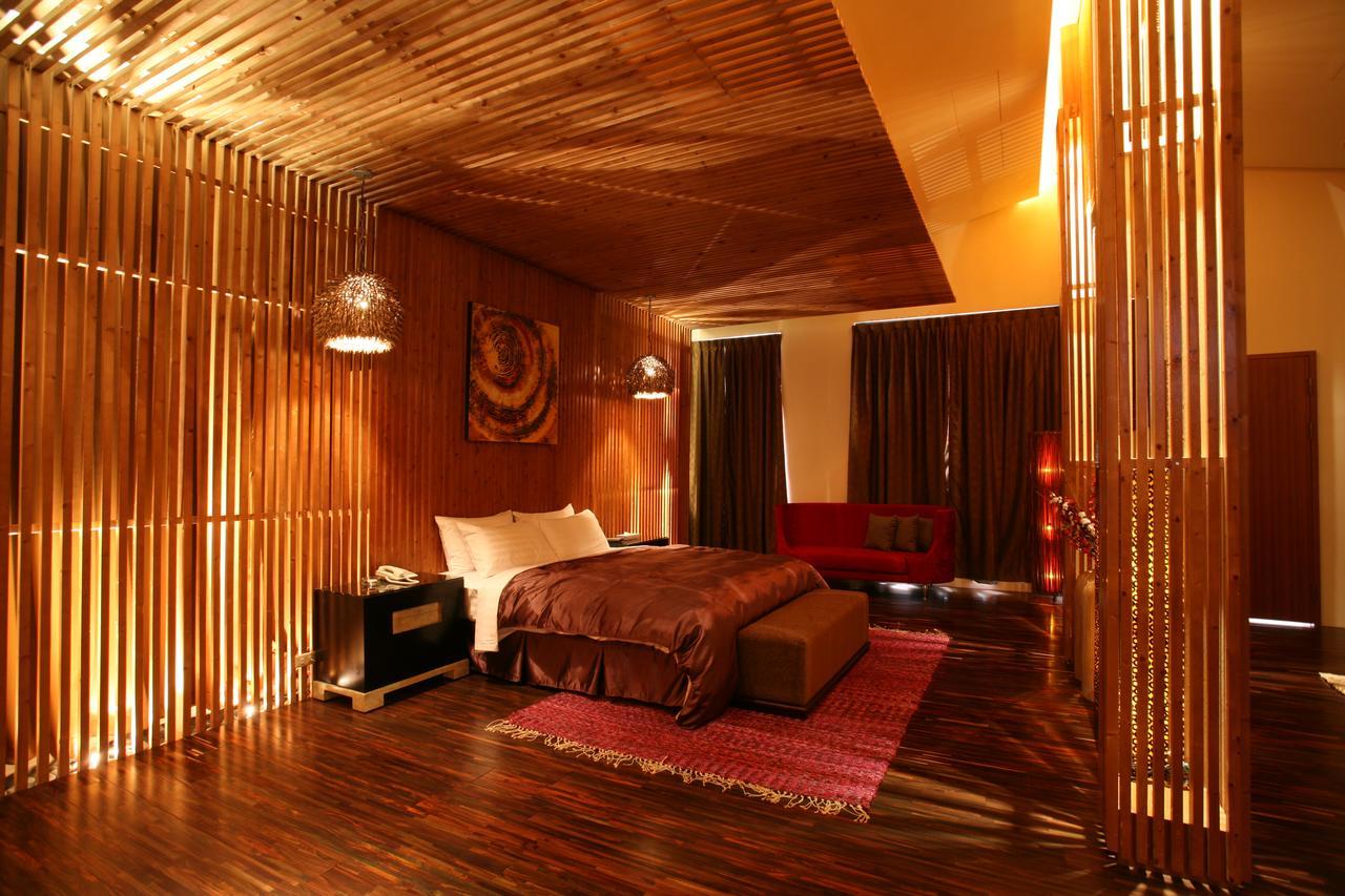 Chateau Boutique Motel Taichung Bagian luar foto