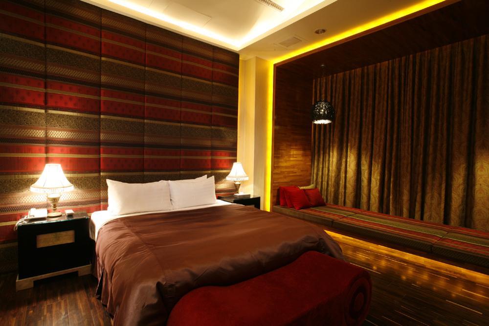Chateau Boutique Motel Taichung Bagian luar foto