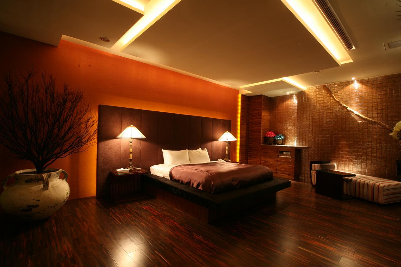 Chateau Boutique Motel Taichung Bagian luar foto