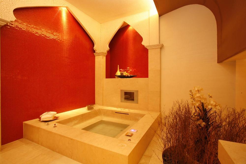 Chateau Boutique Motel Taichung Bagian luar foto