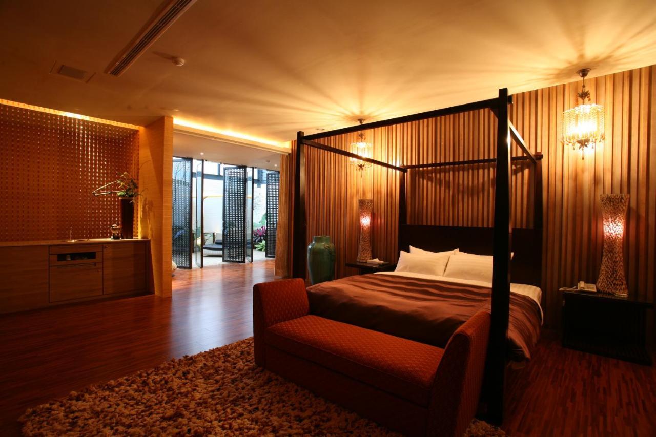 Chateau Boutique Motel Taichung Bagian luar foto