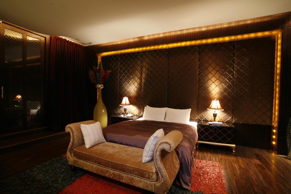 Chateau Boutique Motel Taichung Bagian luar foto